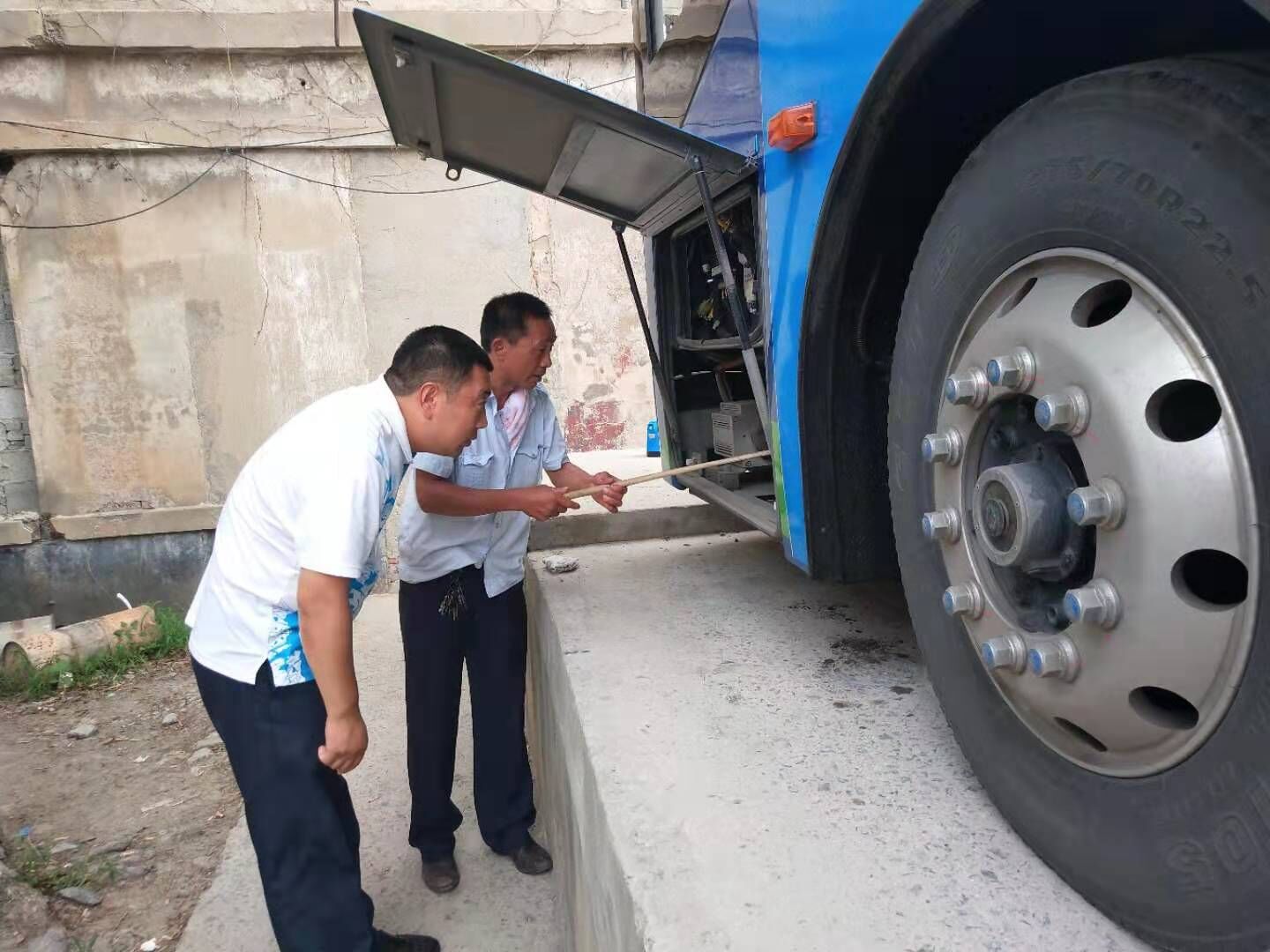 公交集團公交事業(yè)一部開(kāi)展營(yíng)運車(chē)輛安全檢查