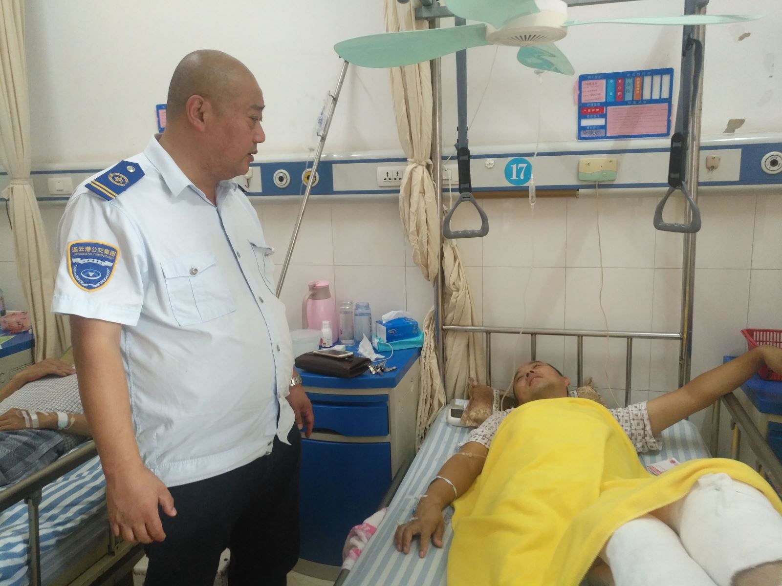 公交集團公交事業(yè)一部中秋節前慰問(wèn)傷病駕駛員