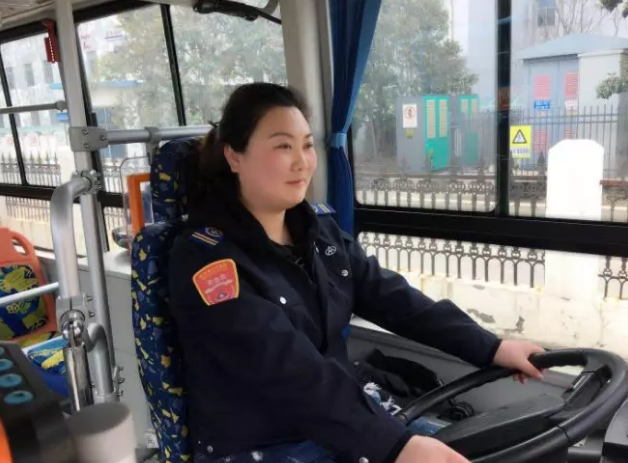 靚麗風(fēng)姿，“三八節”里公交集團女員工們的別樣芳華