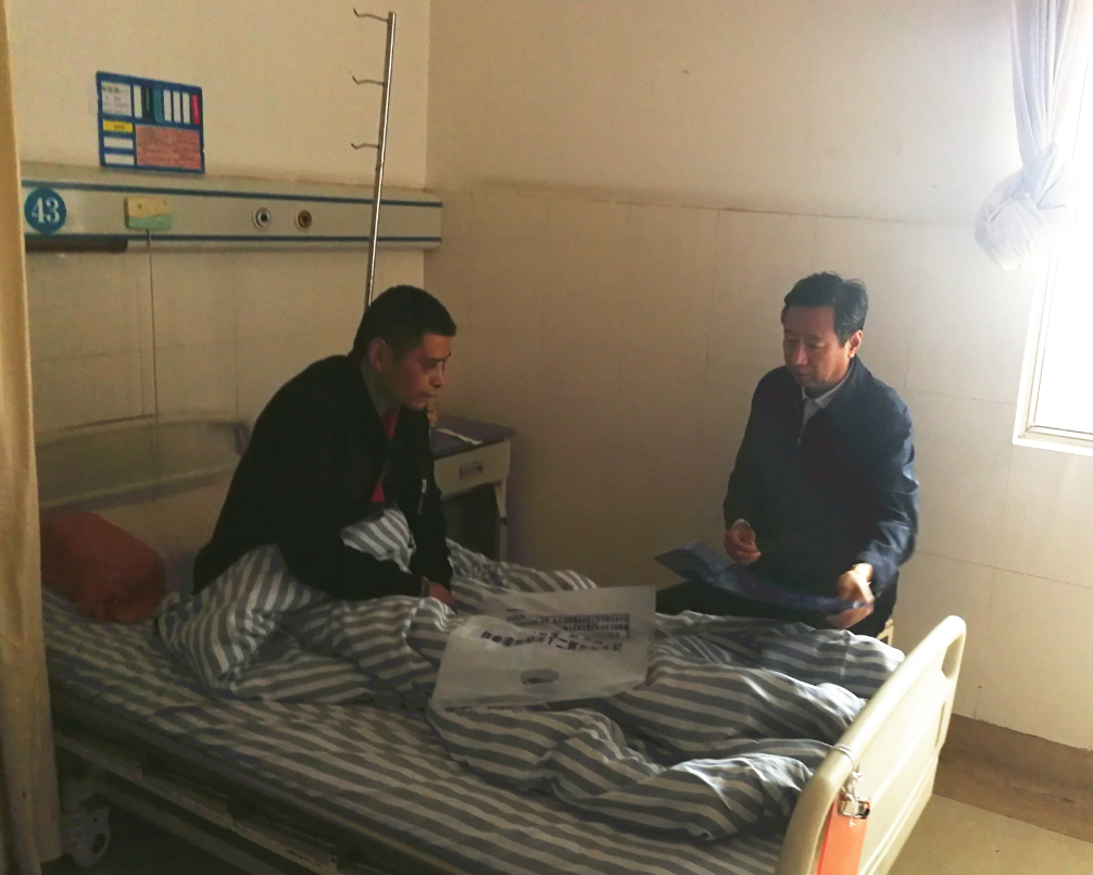 公交集團黨委書(shū)記、總經(jīng)理劉佃華慰問(wèn)受傷駕駛員