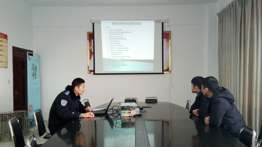 公交集團公交事業(yè)二部持續做好新入駕駛員崗前培訓工作