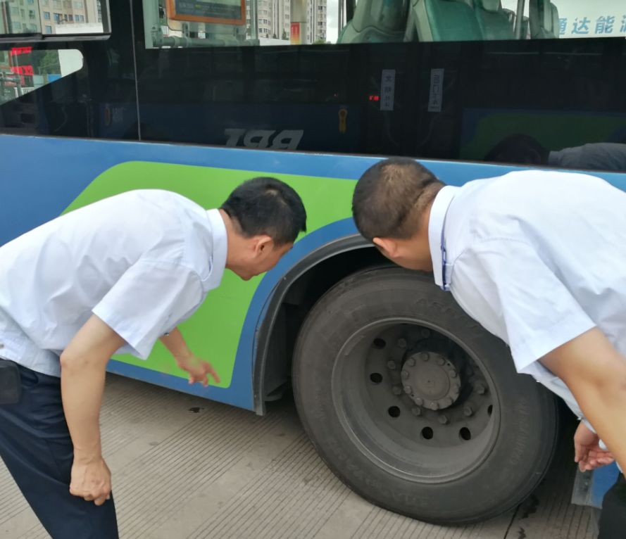 公交集團快速公司開(kāi)展車(chē)輛專(zhuān)項檢查工作