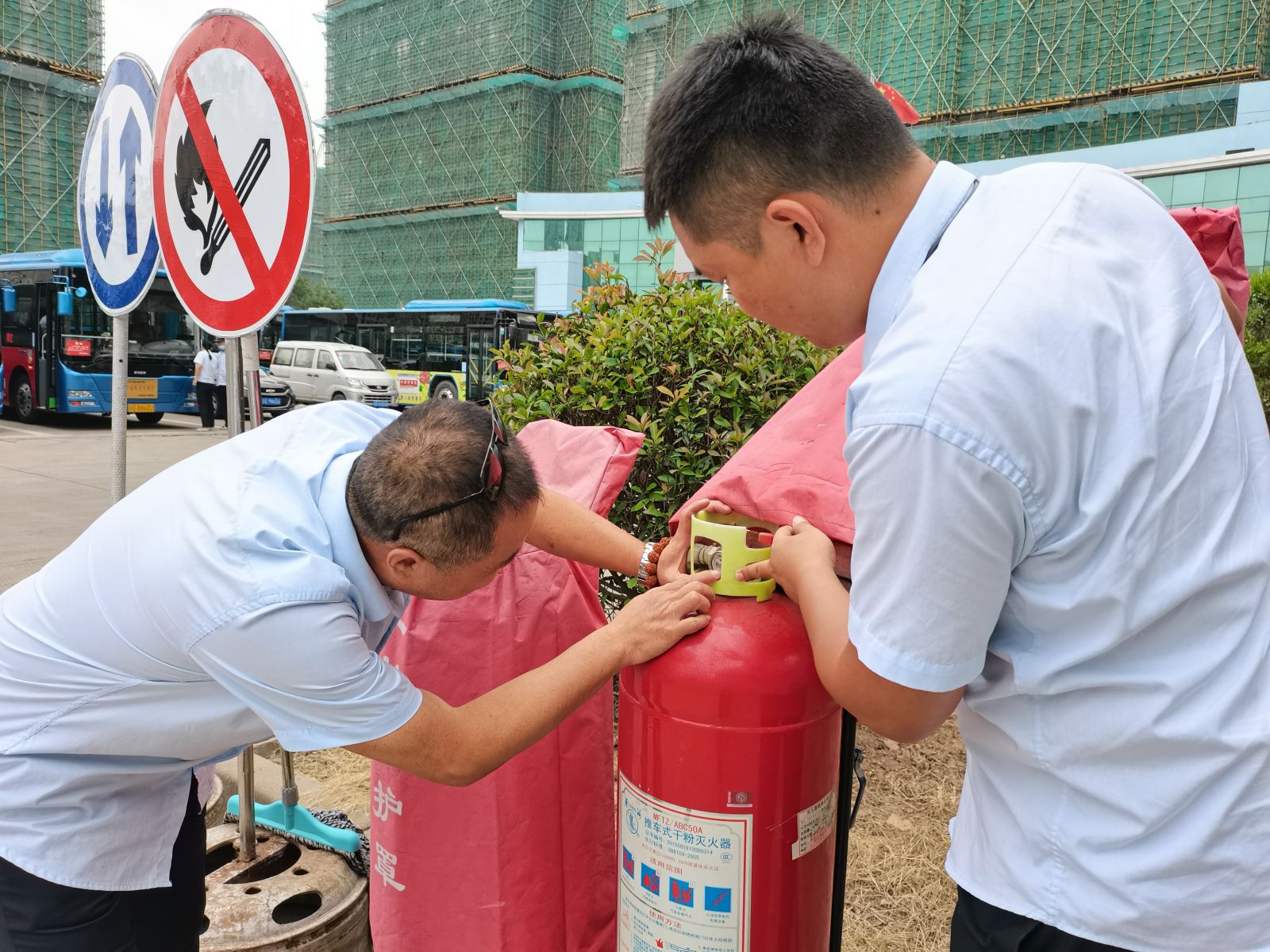 公交集團公交事業(yè)一部開(kāi)展雙節前安全大檢查