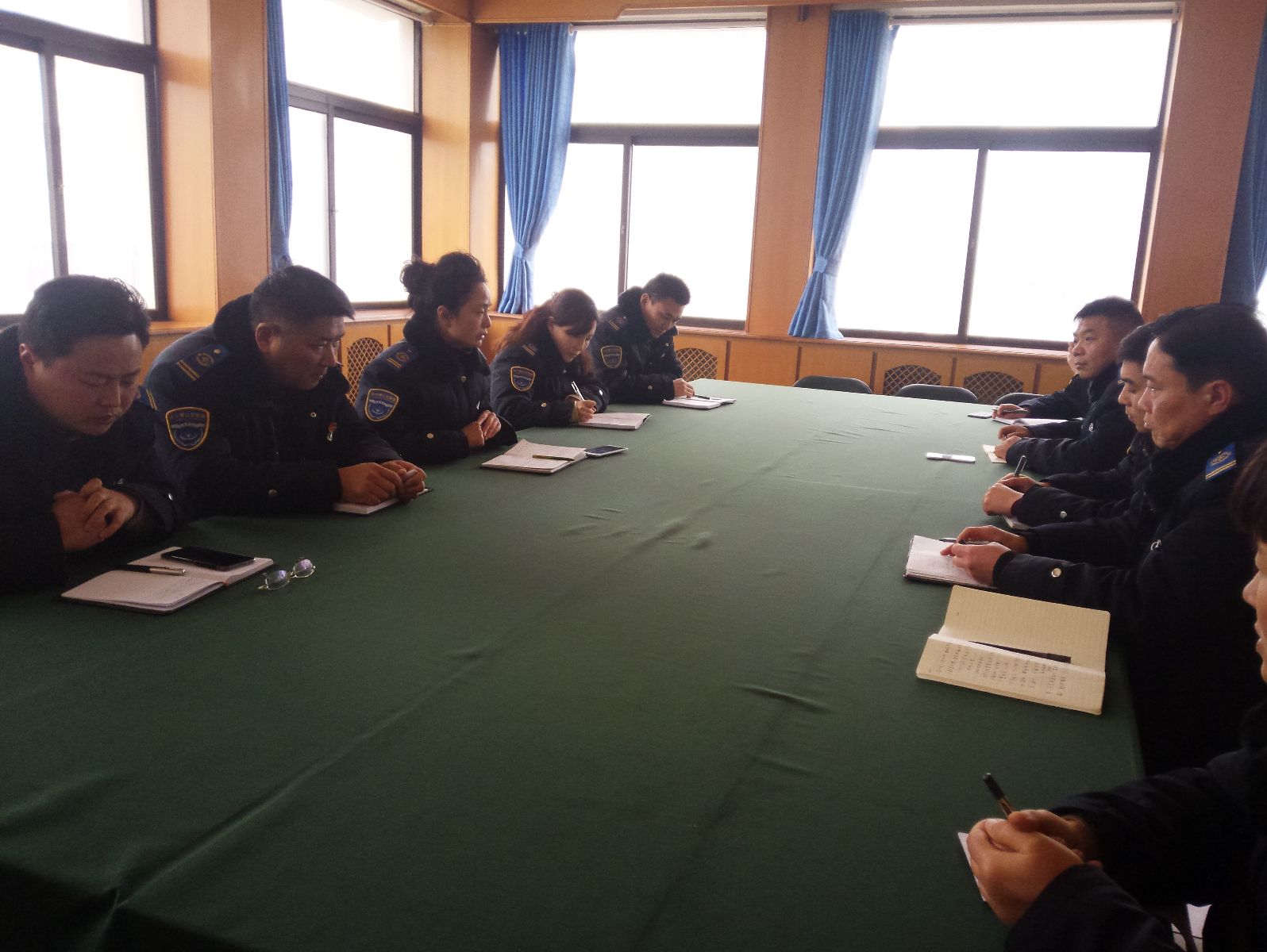 公交集團佳連公司召開(kāi)應對惡劣天氣緊急會(huì )議