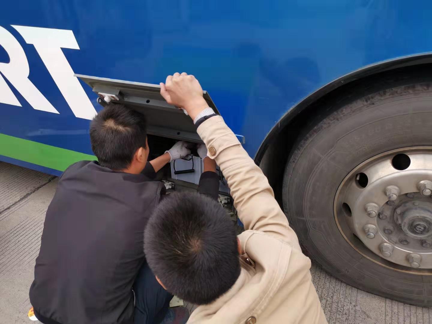 公交集團快速公交事業(yè)部開(kāi)展車(chē)輛安全大整治工作