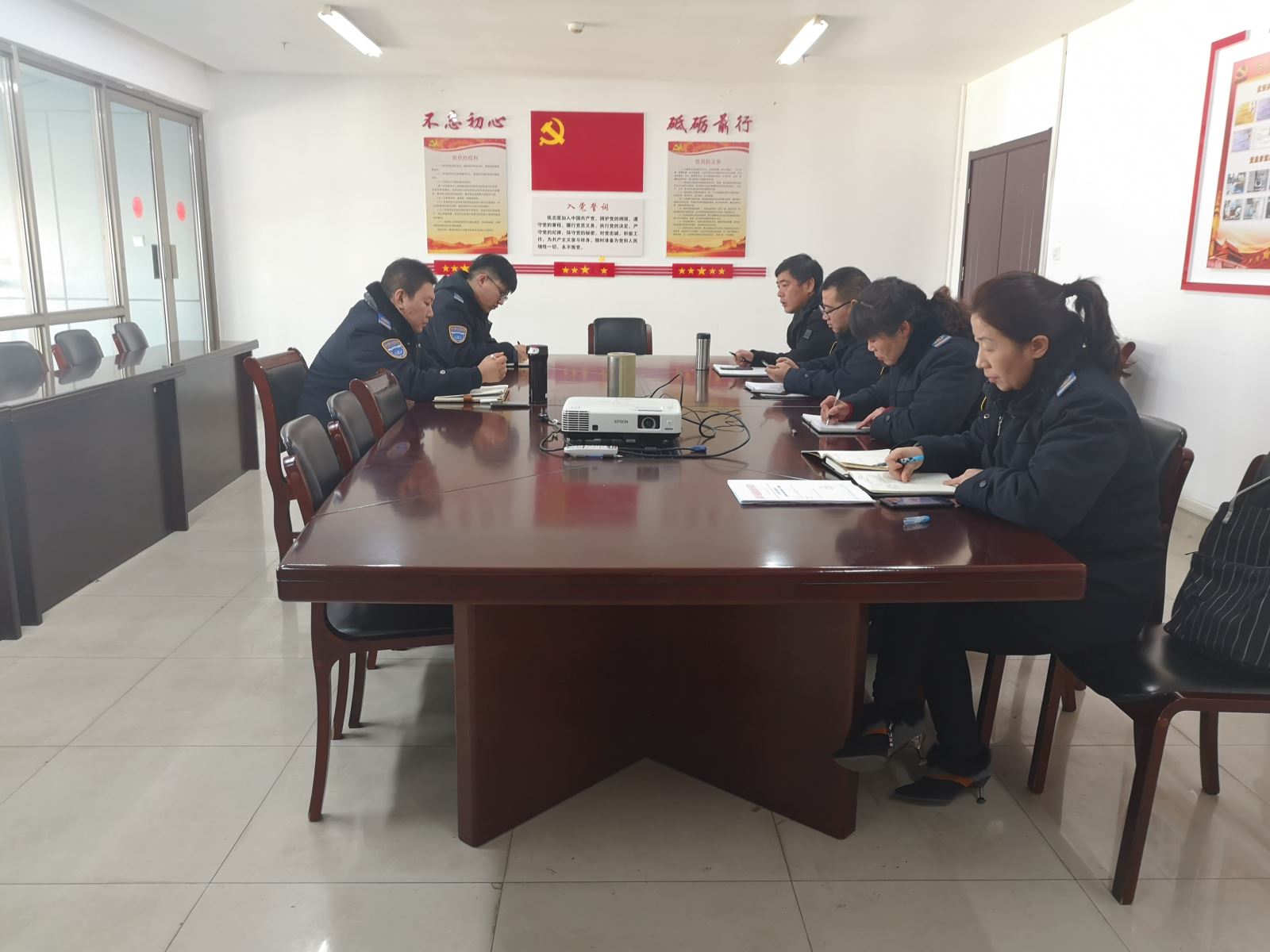 公交集團快速公交事業(yè)部召開(kāi)開(kāi)通B12區間線(xiàn)專(zhuān)項會(huì )議