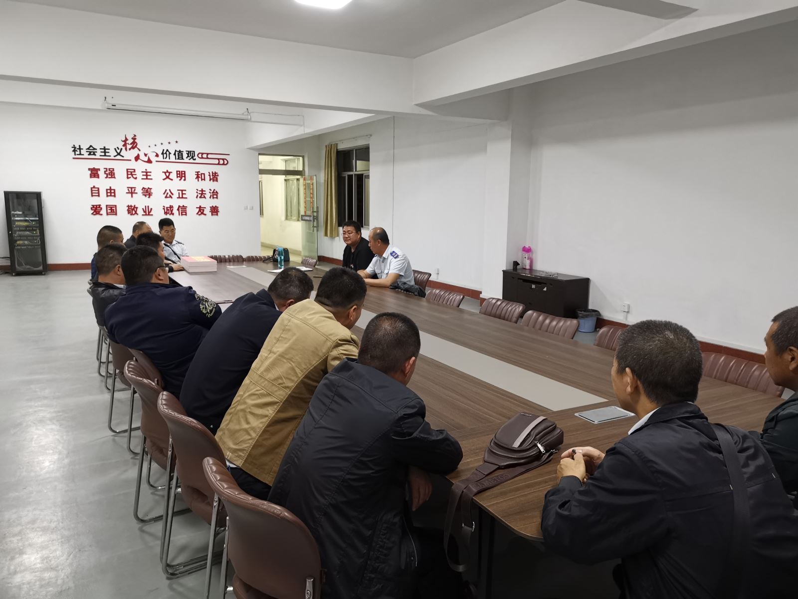 公交集團公交事業(yè)一部開(kāi)展“安全生產(chǎn)月”警示教育專(zhuān)題會(huì )議