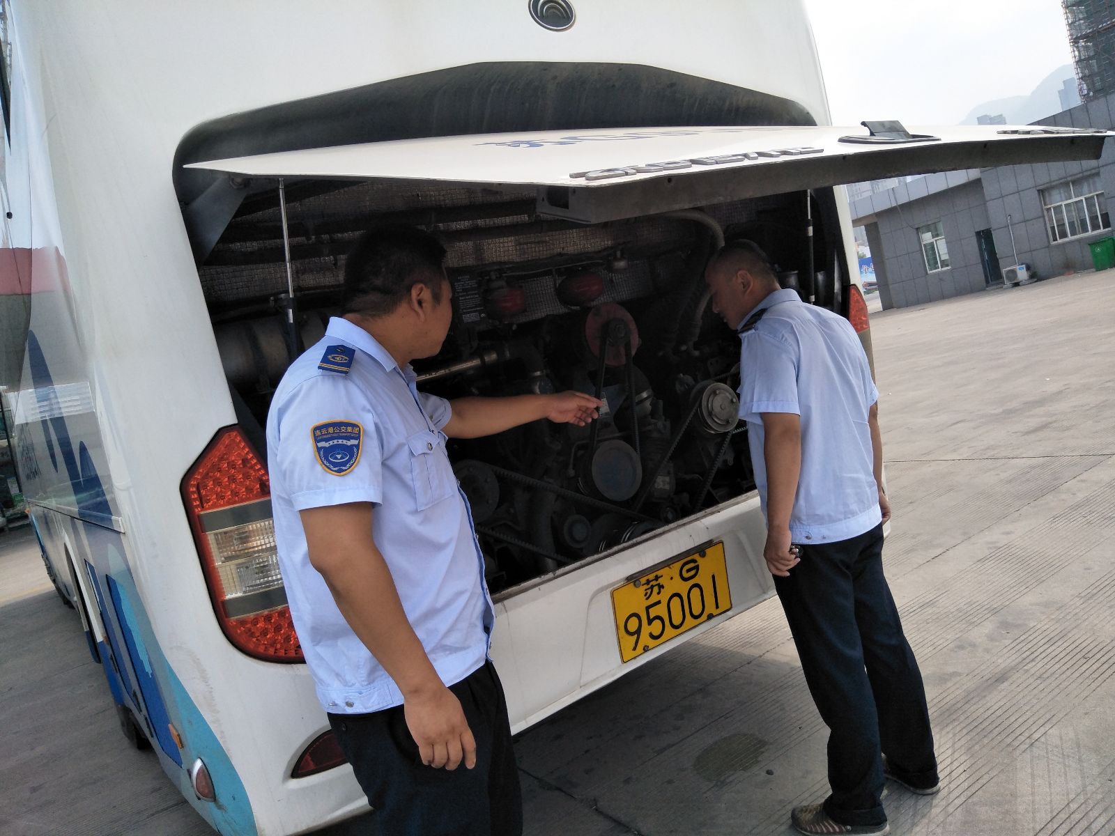 公交佳連公司從細節做起確保通勤車(chē)安全運行