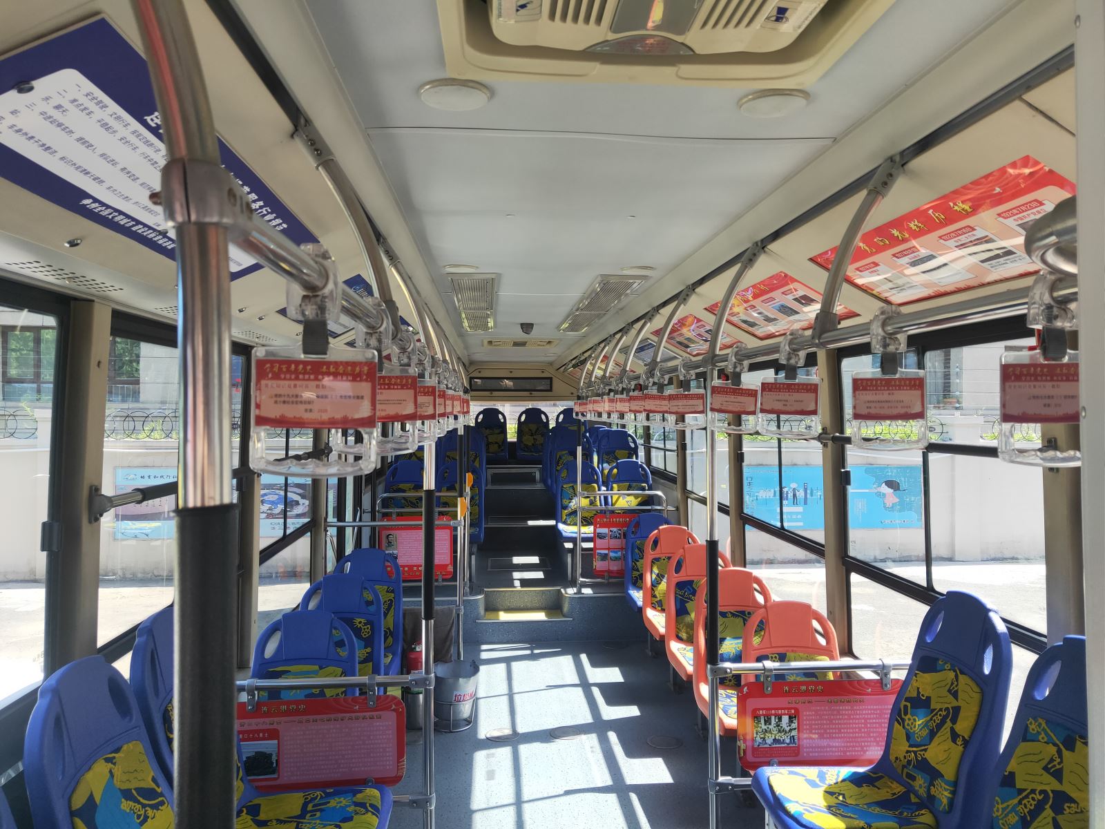 東部城區黨史公交車(chē) 歡迎市民來(lái)打卡