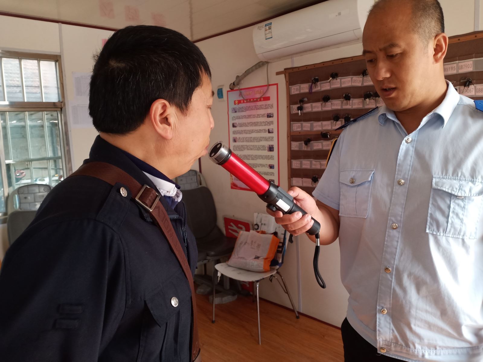 公交集團公交事業(yè)一部做好駕駛員酒精測試嚴把安全關(guān)