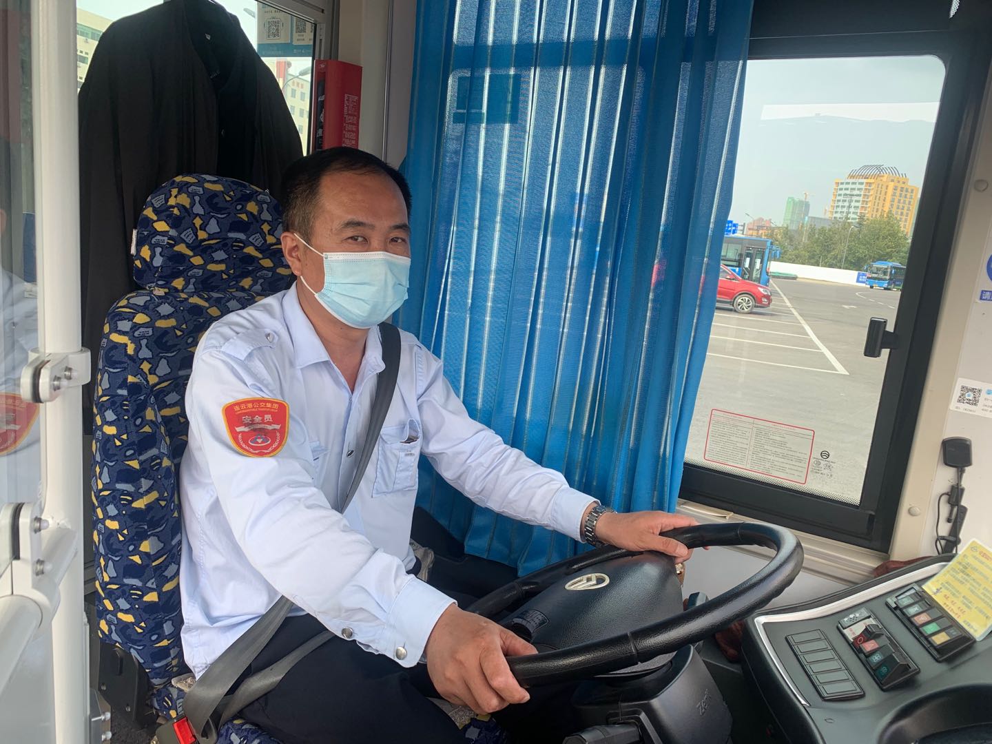 公交集團公交事業(yè)一部22路駕駛員張愛(ài)國 拾金不昧受表?yè)P