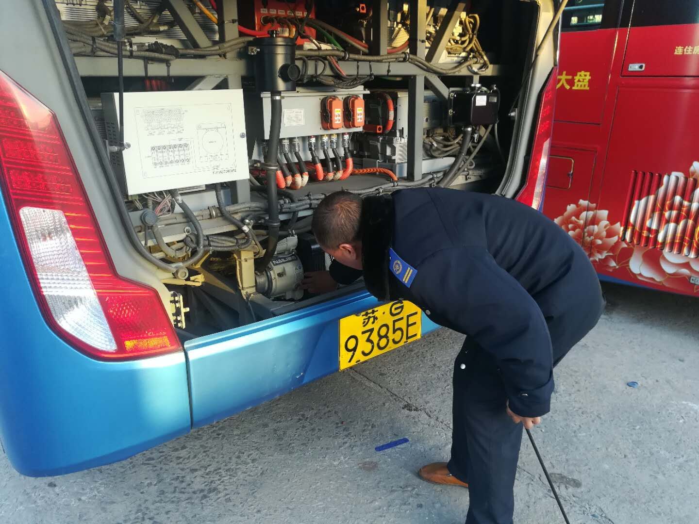 公交集團海通公交公司開(kāi)展換季車(chē)輛安全大檢查