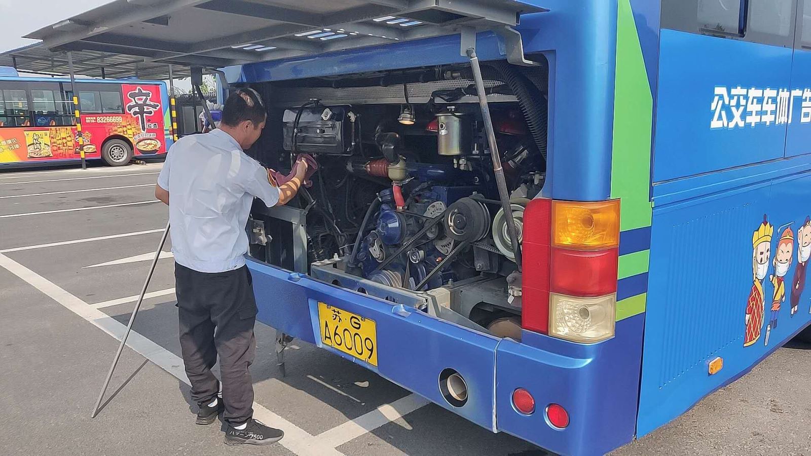 助力創(chuàng  )文  公交先行