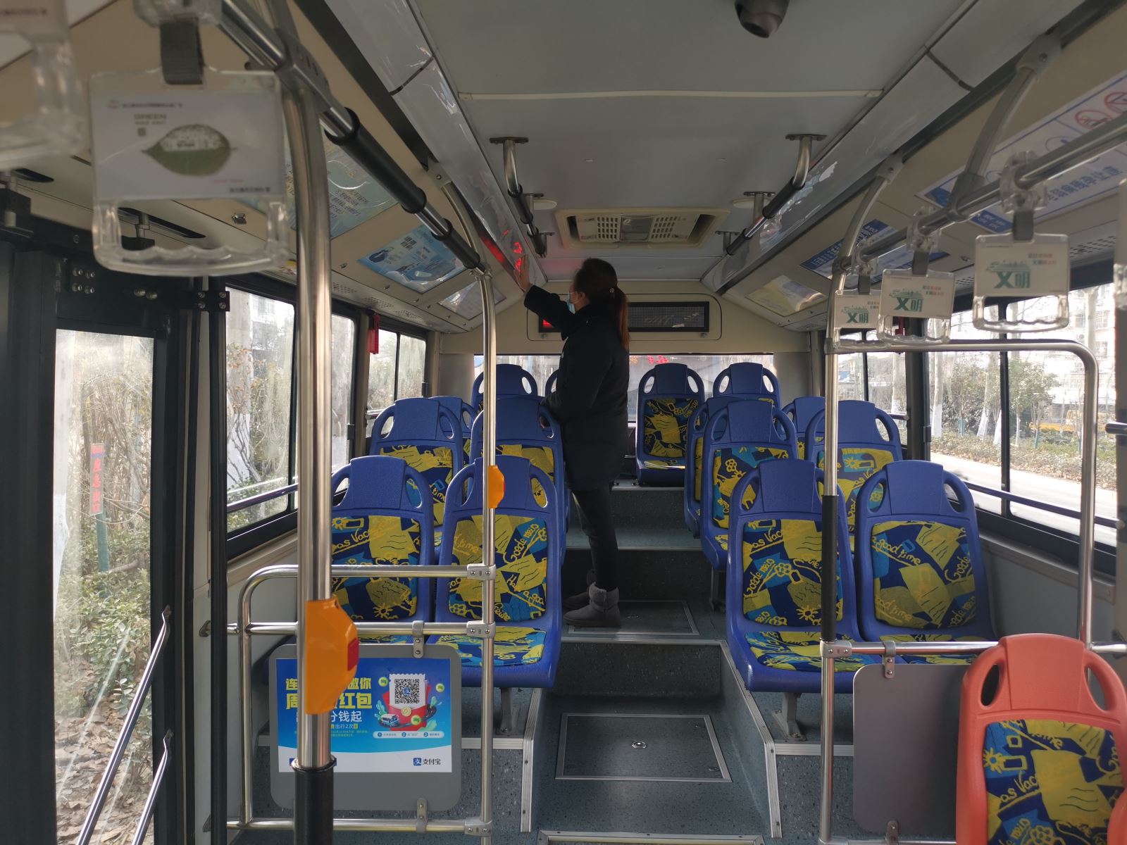 公交集團公交事業(yè)一部開(kāi)展運營(yíng)車(chē)容車(chē)貌及優(yōu)質(zhì)服務(wù)專(zhuān)項檢查工作