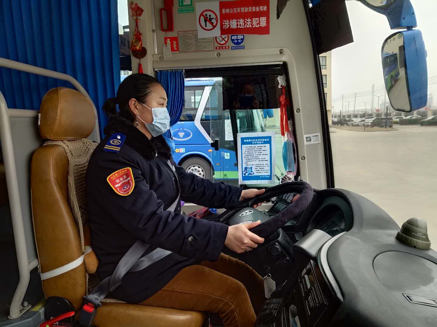 經(jīng)營(yíng)發(fā)展事業(yè)部女駕駛員倪英平堅守戰“疫”一線(xiàn)