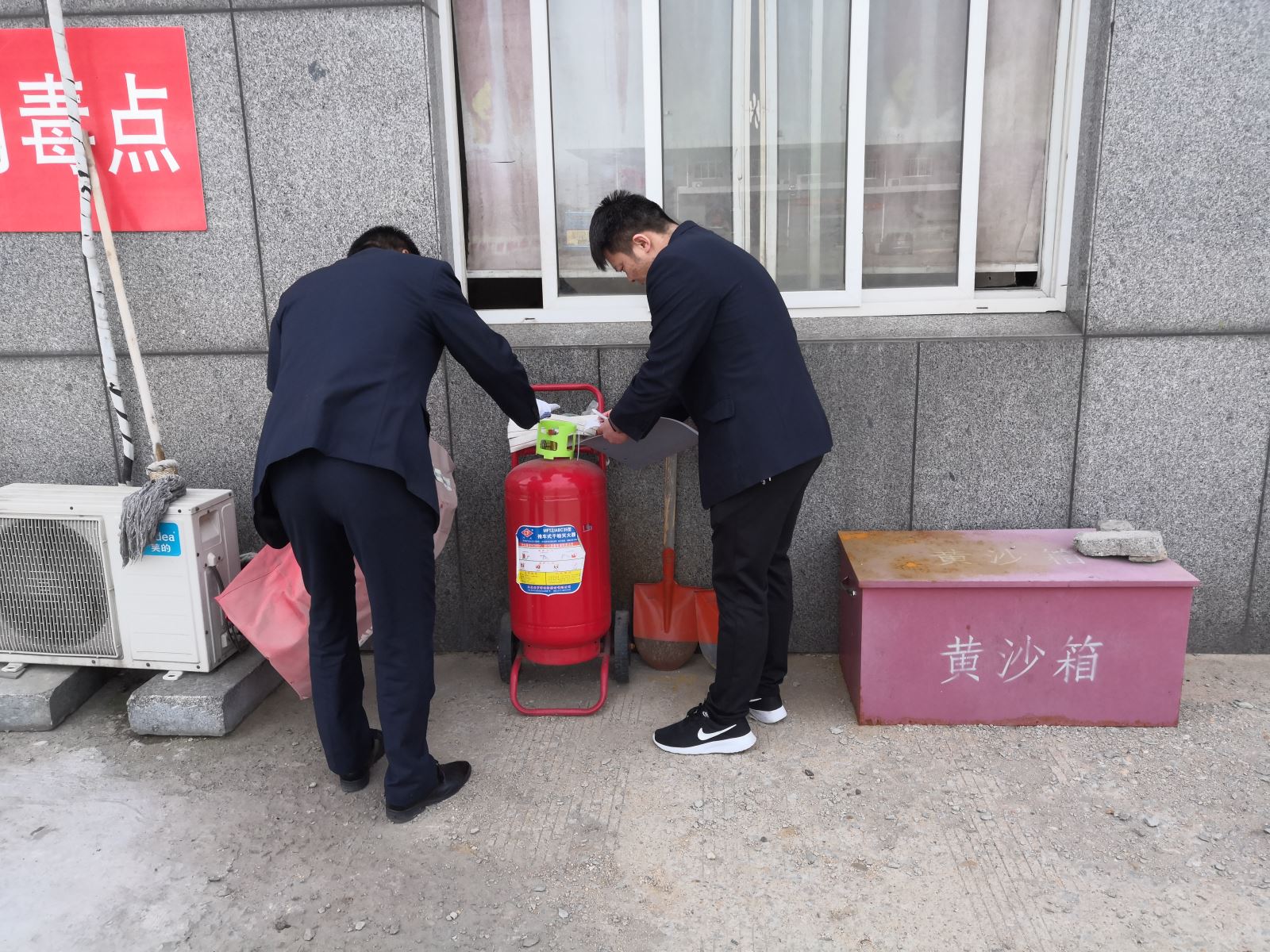 公交集團公交事業(yè)二部開(kāi)展“五一”節前安全生產(chǎn)專(zhuān)項大檢查