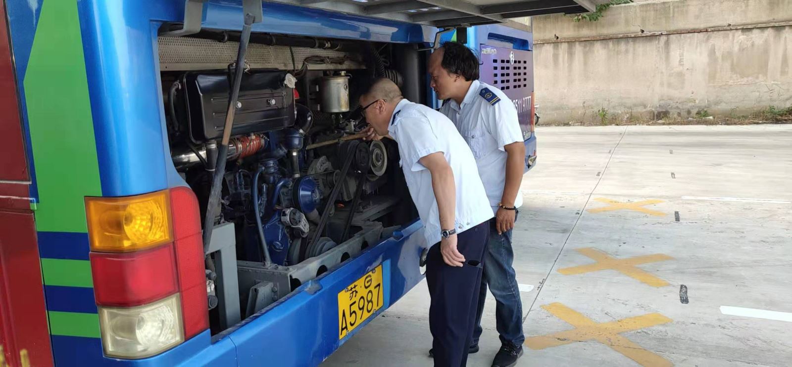 公交集團公交事業(yè)一部開(kāi)展運營(yíng)車(chē)輛安全、機務(wù)聯(lián)合檢查