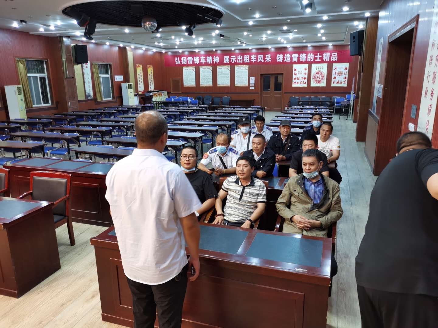 公交集團公交事業(yè)一部召開(kāi)安全警示教育會(huì )議