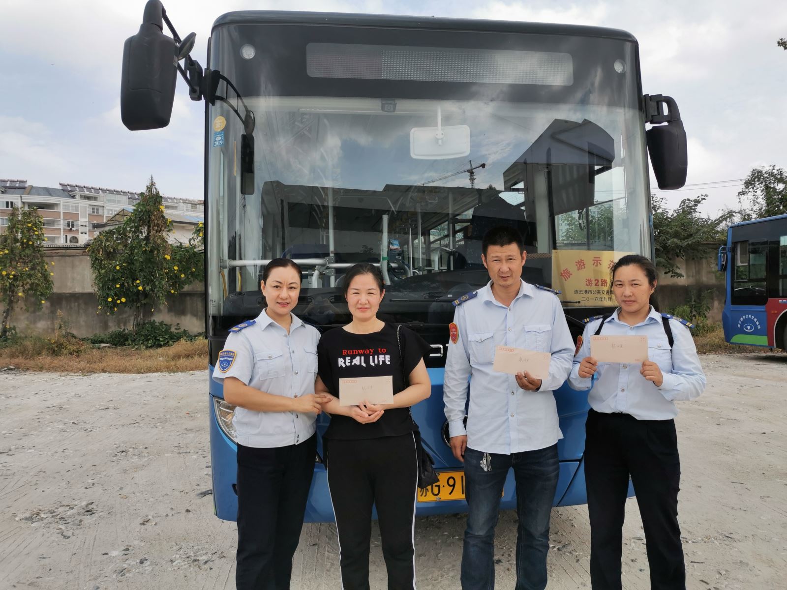 中秋節 公交集團慰問(wèn)特困職工暖人心