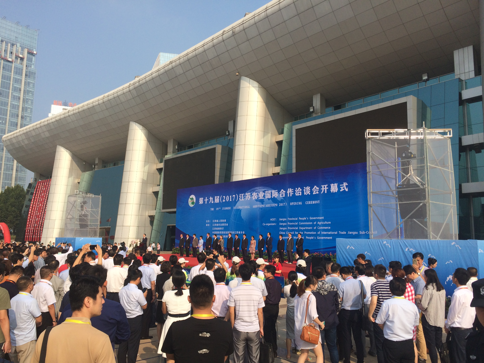 連云港市公交集團開(kāi)展公交服務(wù) “農洽會(huì )”活動(dòng)