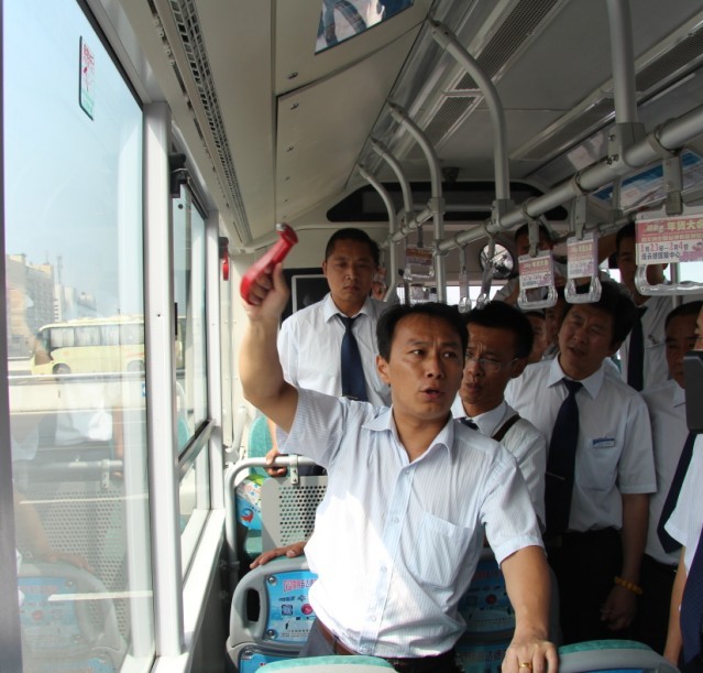 海通公交BRT公司大力開(kāi)展夏季安全行車(chē)教育