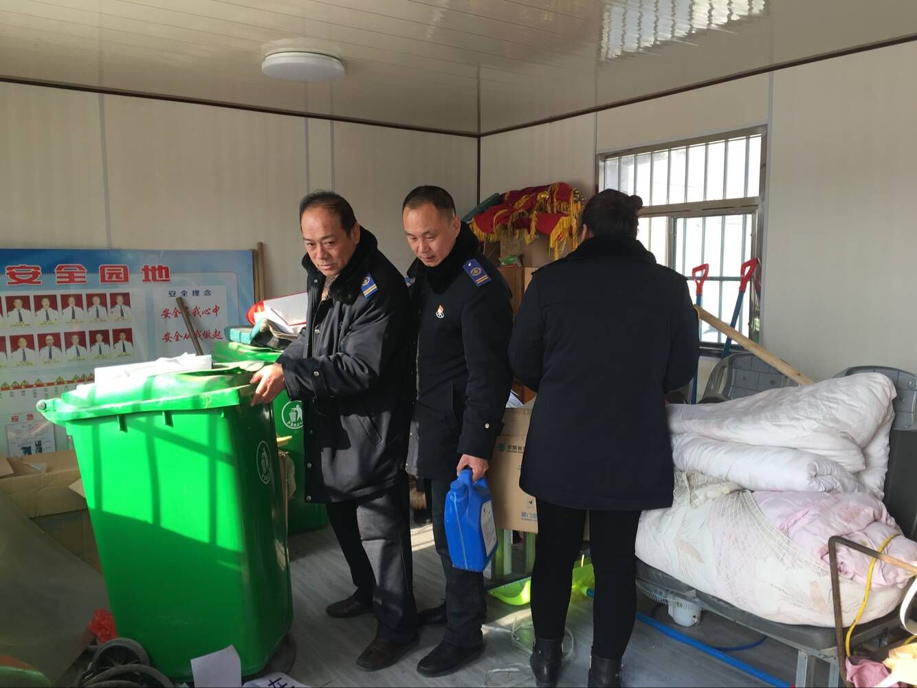 公交集團公交事業(yè)一部開(kāi)展衛生大掃除 強化創(chuàng  )文工作