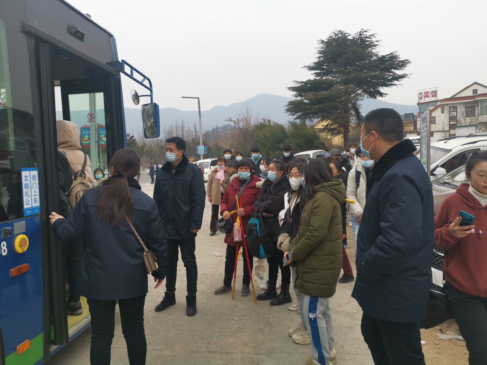 公交集團快速公交事業(yè)部多措并舉 有序疏導花果山景區客流