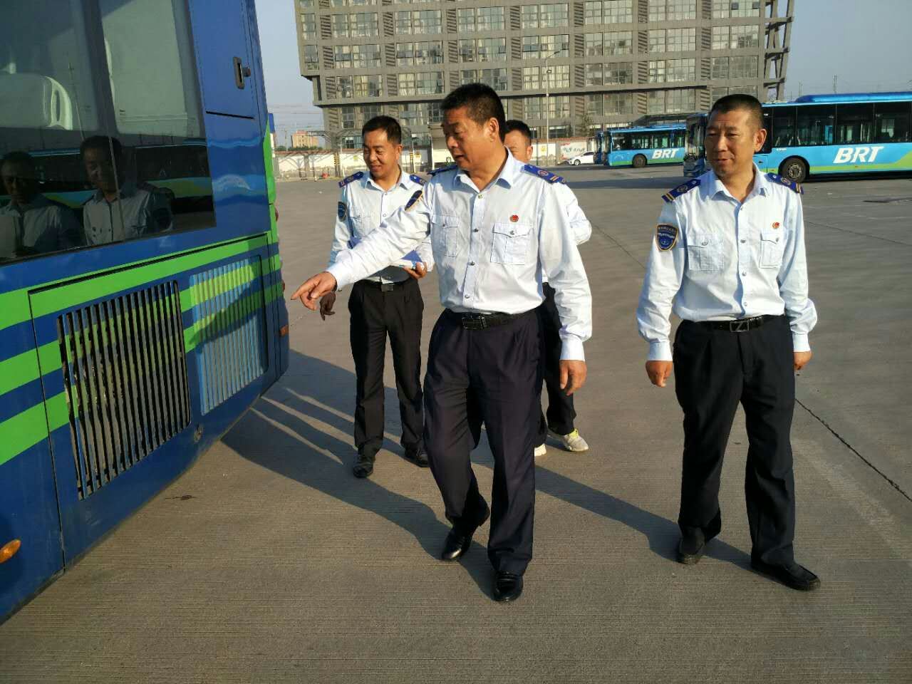 公交快速公司開(kāi)展安全大檢查為勞動(dòng)競賽和百日專(zhuān)項行動(dòng)提供安全保障