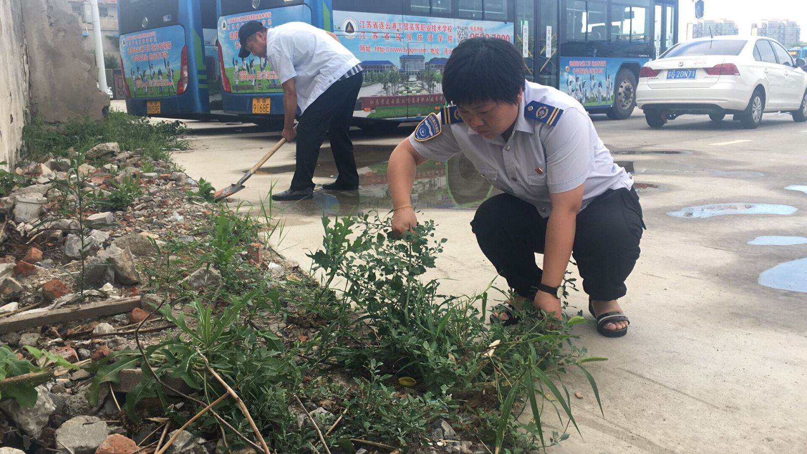 公交集團公交事業(yè)一部持續開(kāi)展站場(chǎng)衛生清潔行動(dòng)