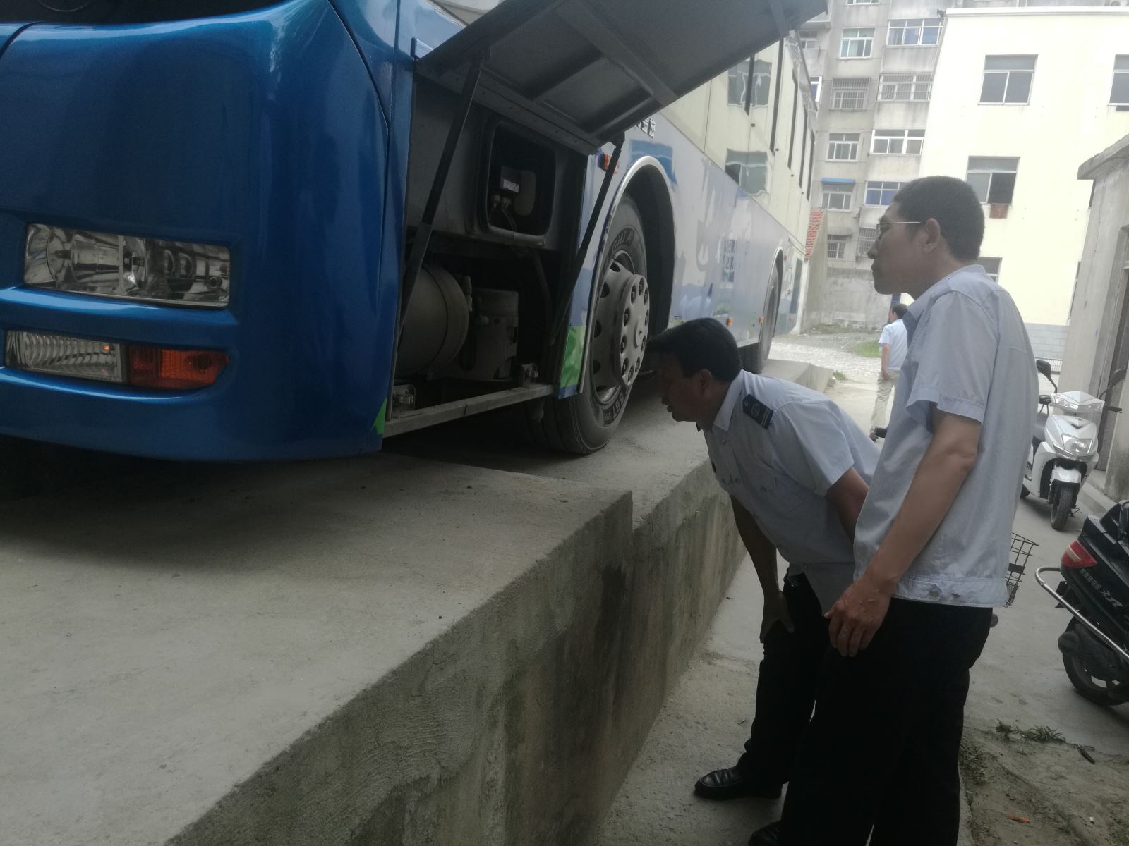 公交集團海通公交公司開(kāi)展例保大檢查