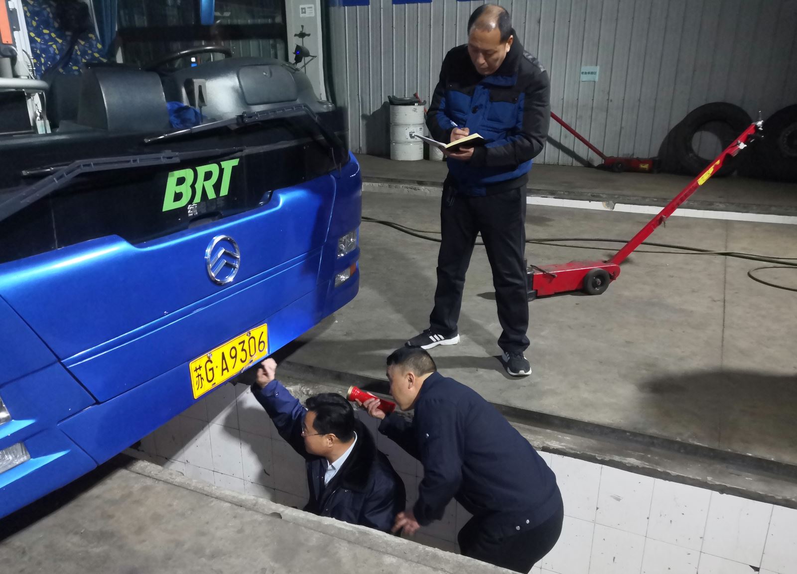 公交集團快速公交事業(yè)部展機務(wù)專(zhuān)項大檢查工作
