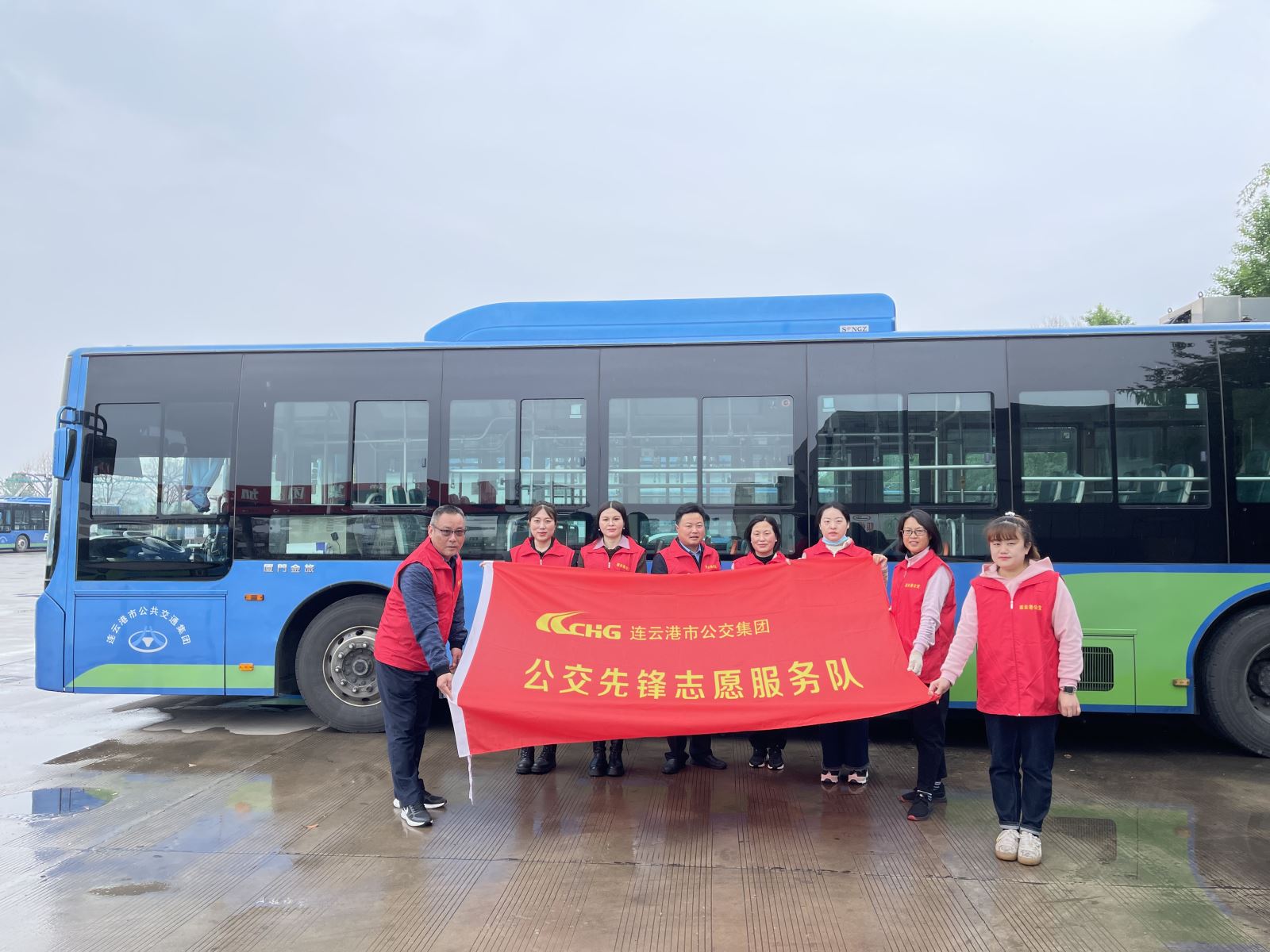 “弘揚勞模精神，立足崗位做貢獻” 快速公交事業(yè)部開(kāi)展志愿活動(dòng)