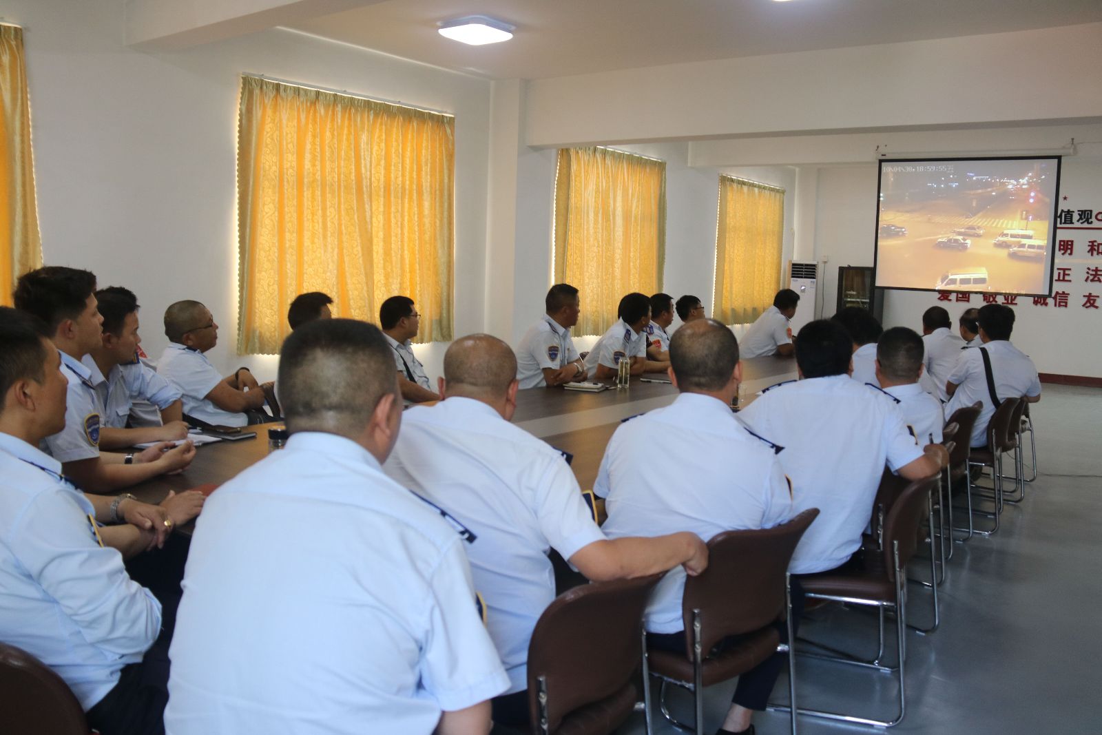 公交集團海通公交公司開(kāi)展“安全事故警示教育大家談”活動(dòng)