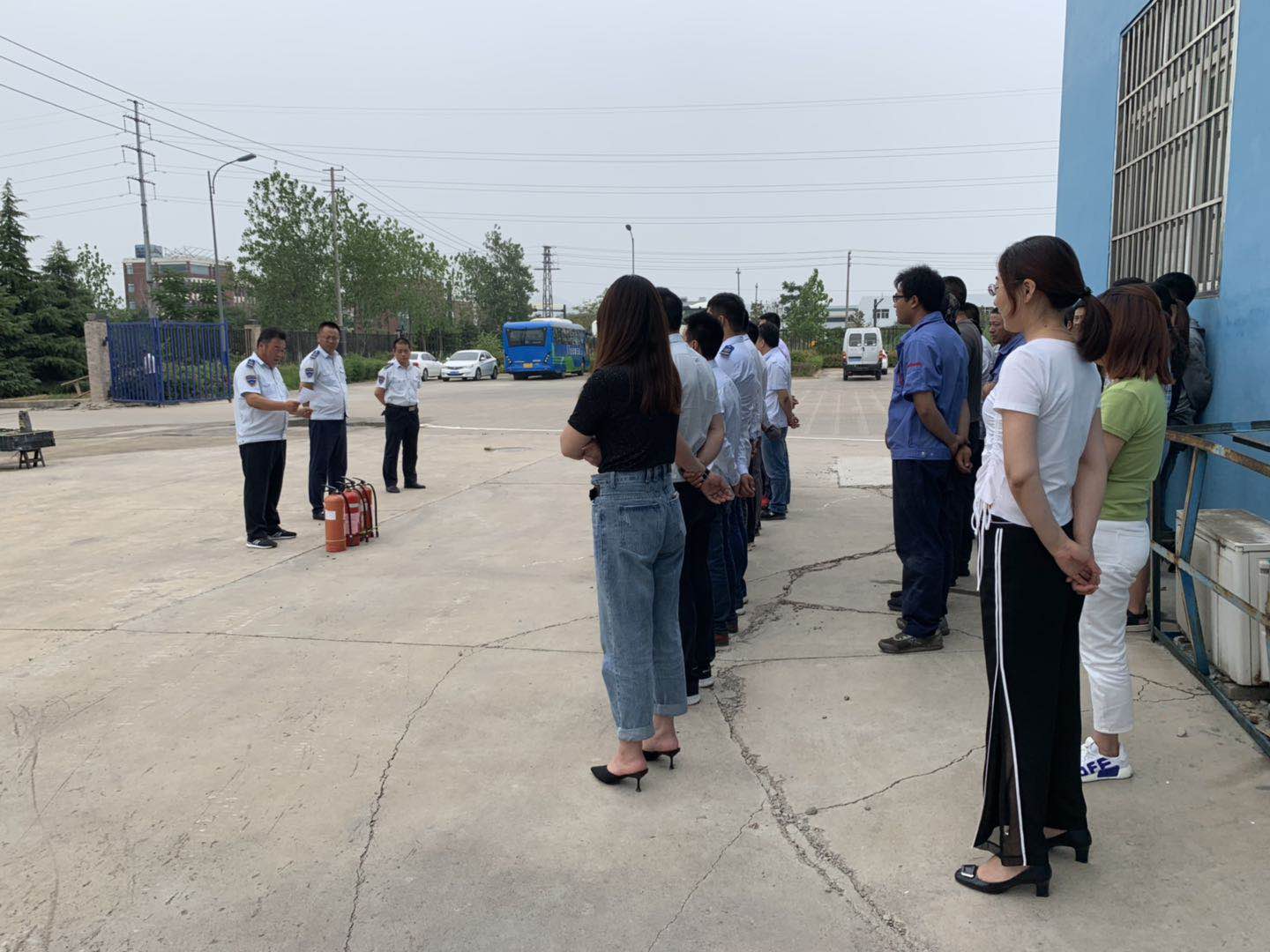 公交集團機務(wù)技術(shù)事業(yè)部開(kāi)展消防應急演練活動(dòng)