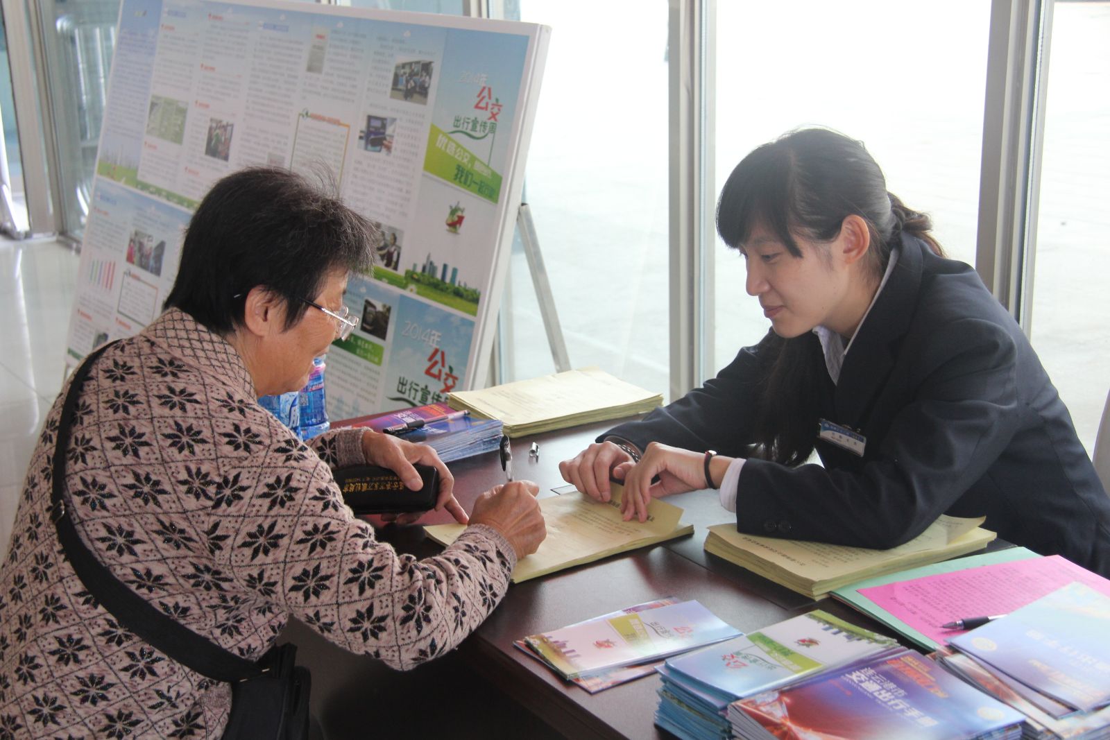 海通公交BRT公司開(kāi)展乘客滿(mǎn)意度調查