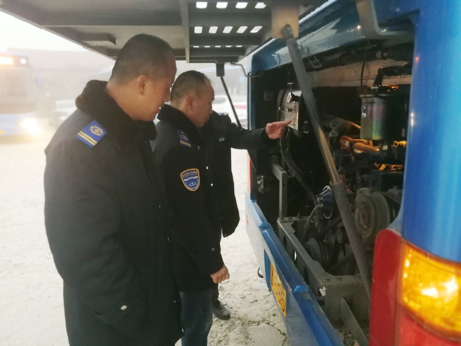 公交集團海通公交公司開(kāi)展冬季車(chē)輛安全、機務(wù)大檢查