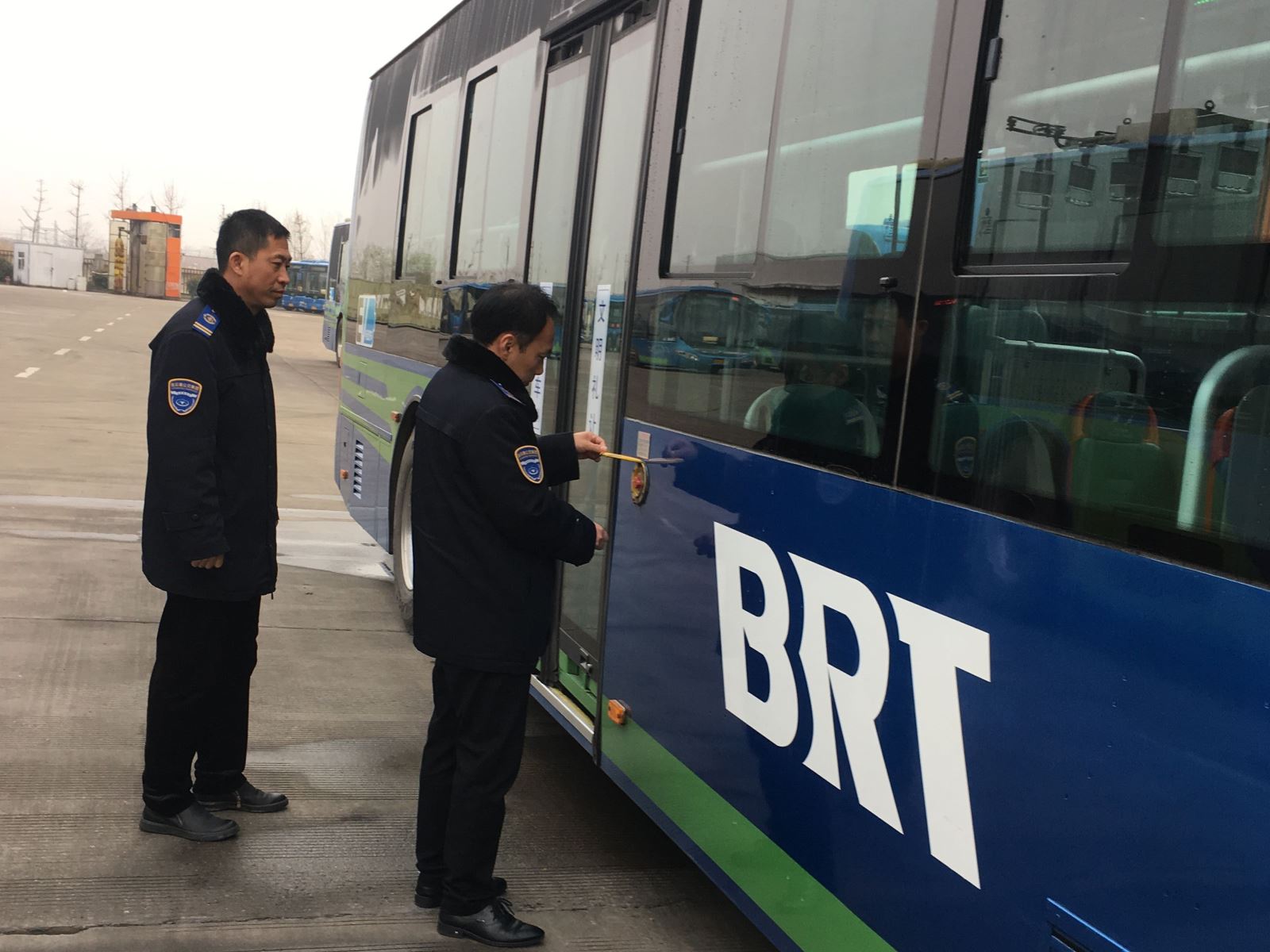 公交集團快速公交事業(yè)部開(kāi)展隱患自查自糾工作