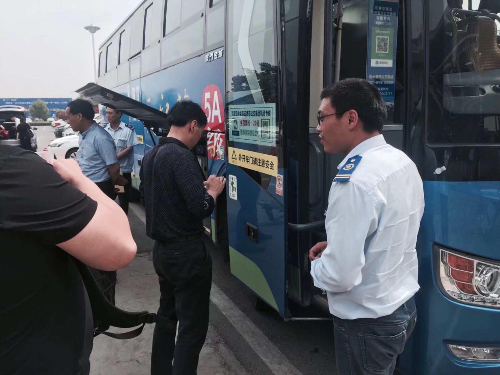 公交集團經(jīng)營(yíng)發(fā)展事業(yè)部開(kāi)展創(chuàng  )文檢查工作