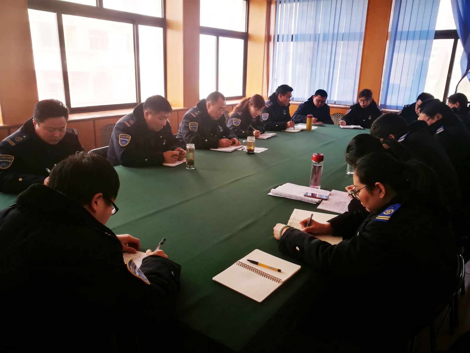 公交集團經(jīng)營(yíng)發(fā)展事業(yè)部召開(kāi)全國“兩會(huì )”前安全穩定工作部署會(huì )