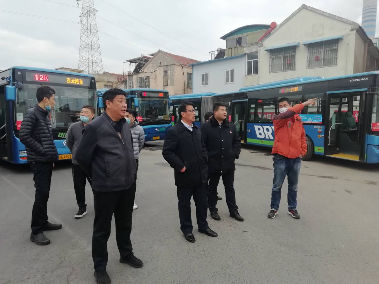 公交集團領(lǐng)導班子至快速公交事業(yè)部海州站進(jìn)行現場(chǎng)調研