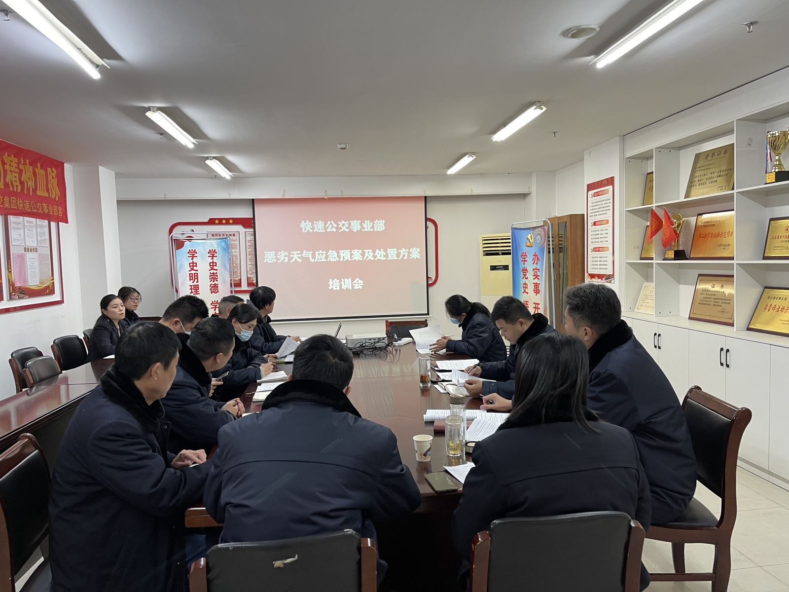 公交集團快速公交事業(yè)部穩健安全保暢春運