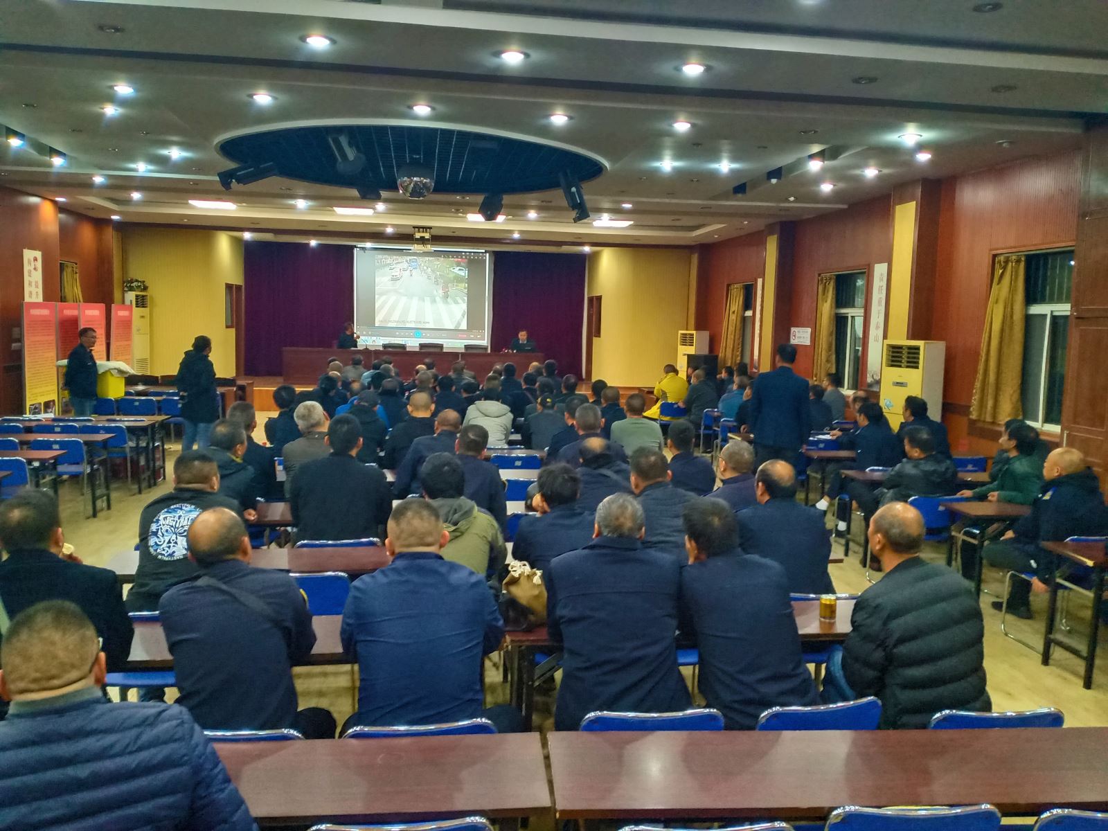 公交集團公交事業(yè)一部開(kāi)展駕駛員警示教育培訓