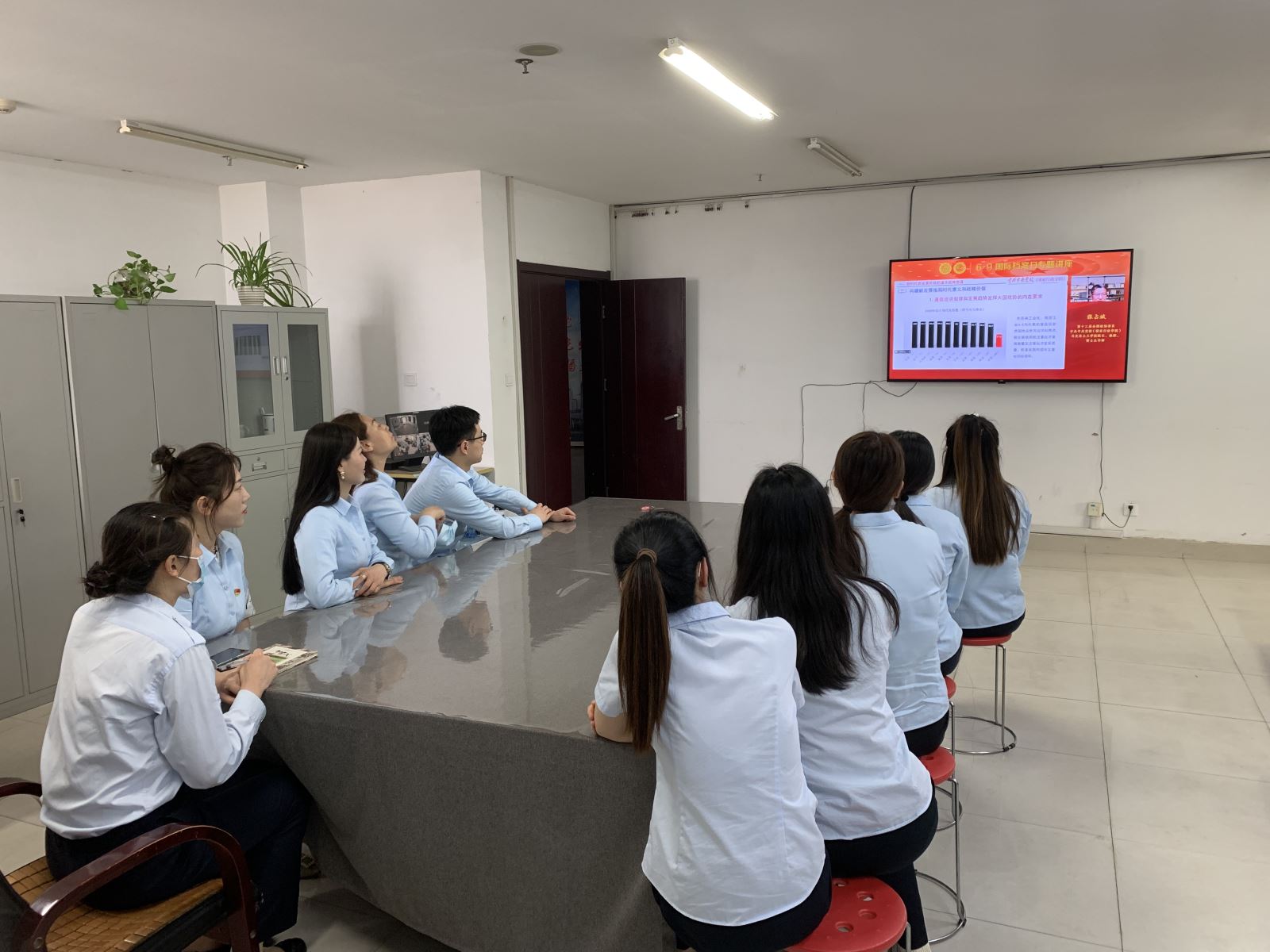 快速公交事業(yè)部組織觀(guān)看6.9國際檔案日專(zhuān)題講座