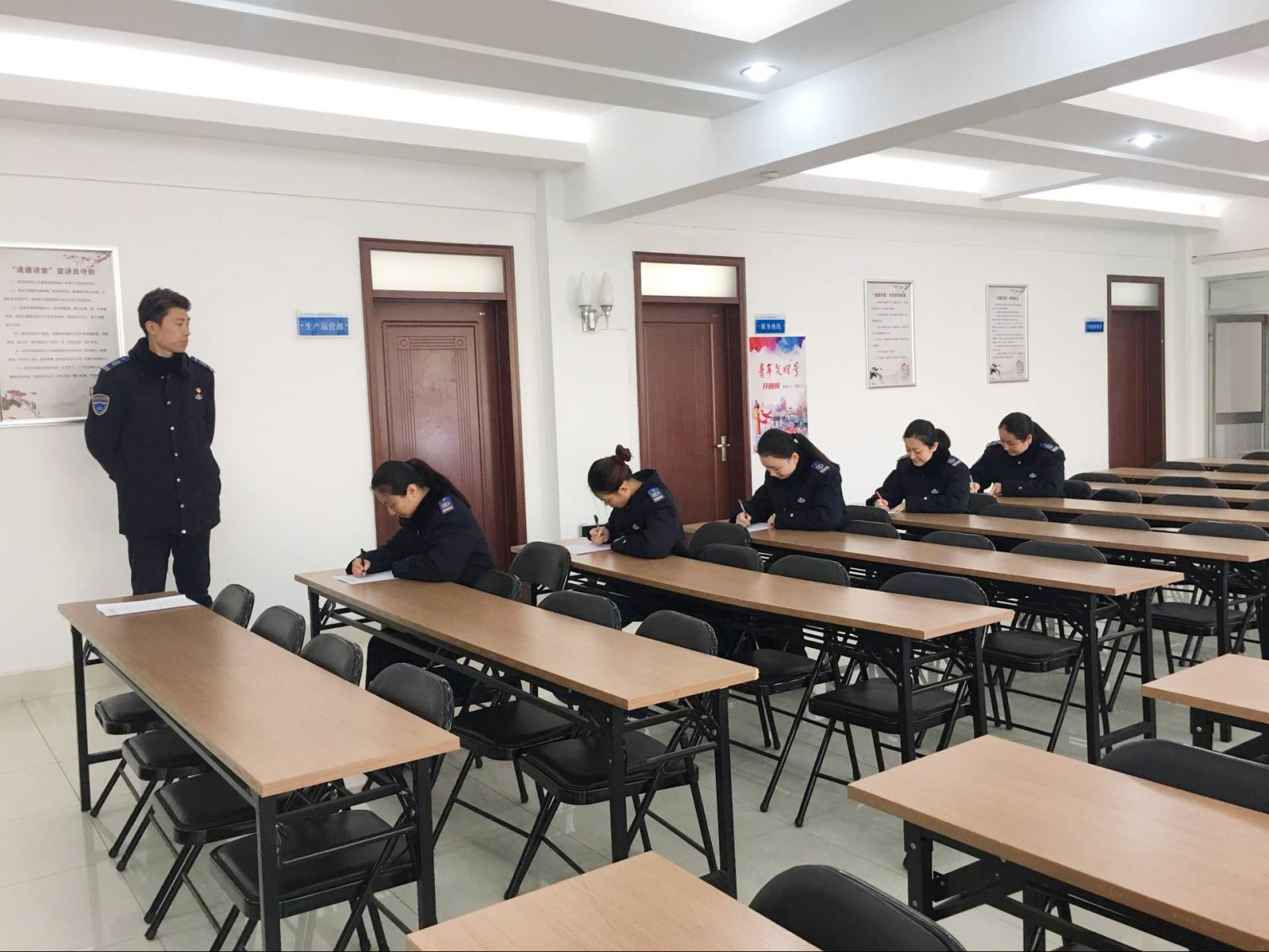 公交集團服務(wù)熱線(xiàn)開(kāi)展客服人員業(yè)務(wù)知識測試工作