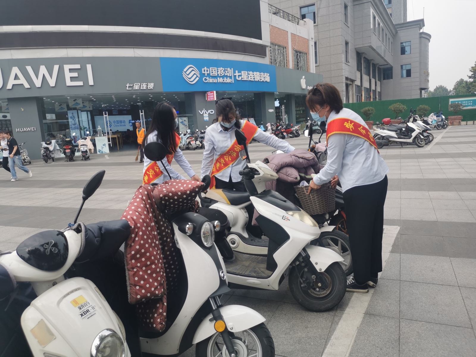 公交集團開(kāi)展公交進(jìn)社區義務(wù)服務(wù)活動(dòng)