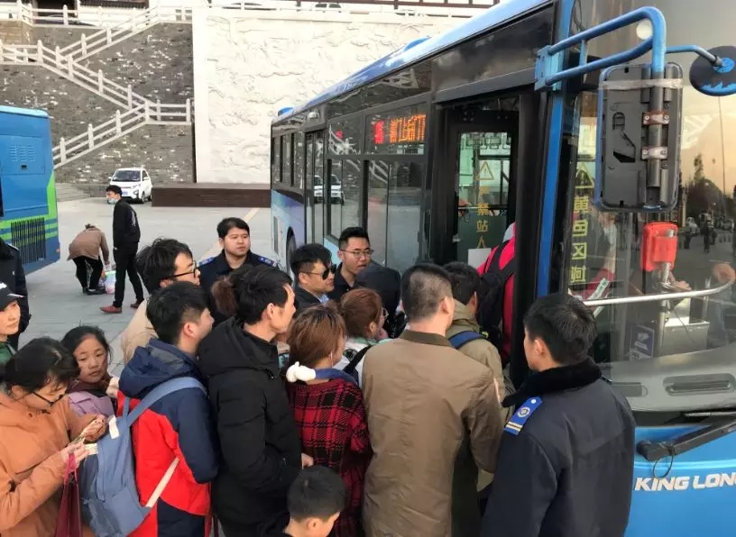 公交集團圓滿(mǎn)完成2018年“清明”小長(cháng)假交通運輸保障工作