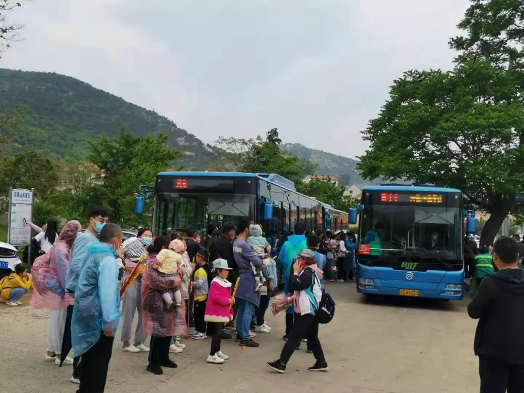 公交集團快速公交事業(yè)部加大運力投放，保障市民出行