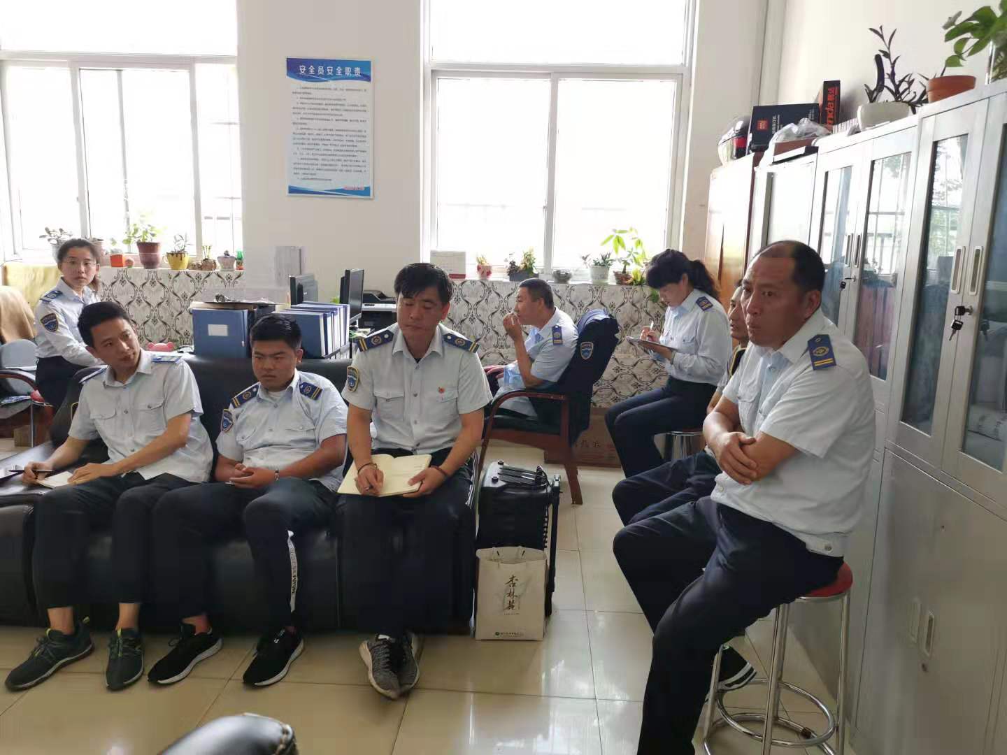 公交集團快速公交事業(yè)部召開(kāi)機務(wù)工作會(huì )議