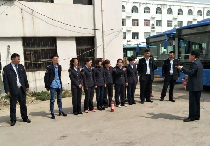 “共筑心中防火墻，搭起生命安全網(wǎng)”消防演練走進(jìn)公交集體佳連公司