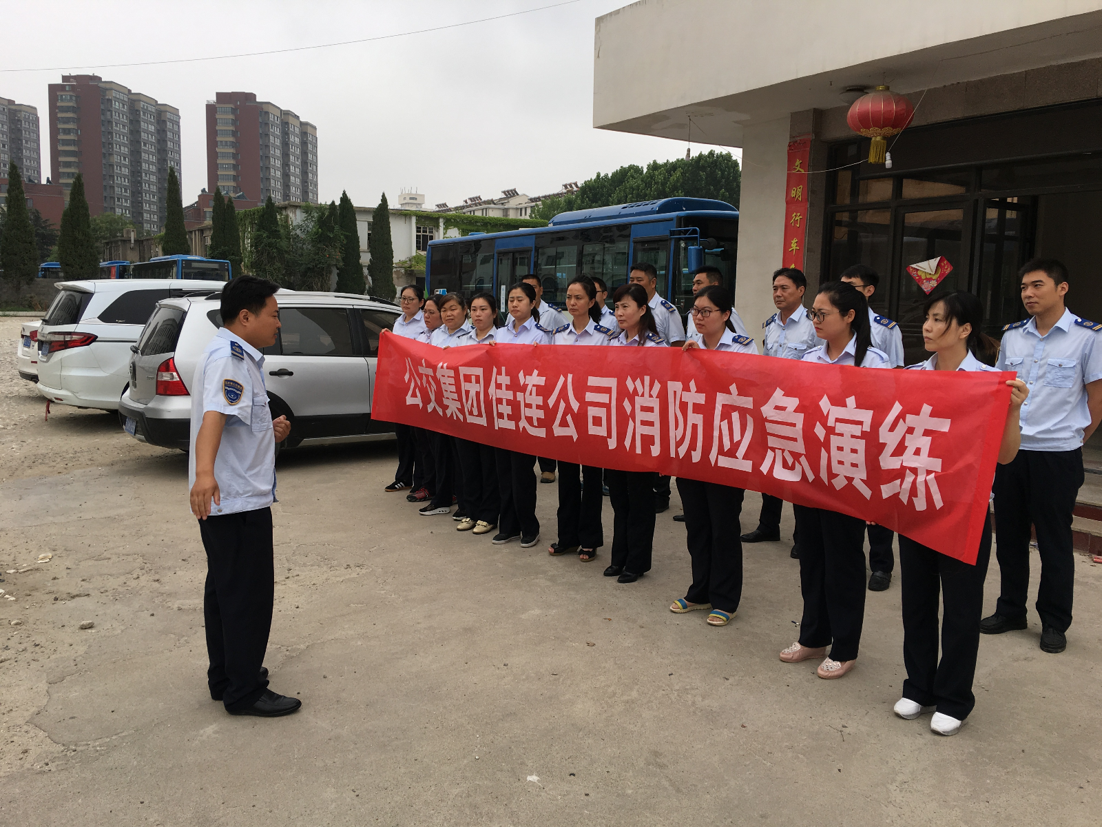 公交集團佳連公司開(kāi)展安全月消防應急演練